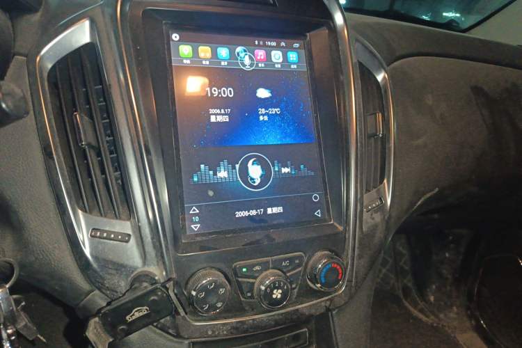 Used JMC Yuhu 7 2016 2.4T Two-Wheel Drive Luxury Edition JX4D24 Audio And AC Panel