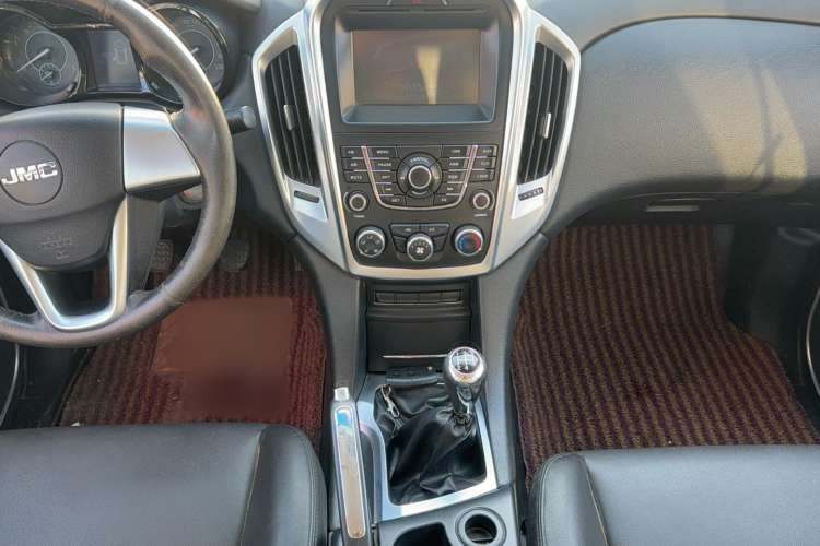 Used JMC Yuhu 7 2016 2.4T Four-Wheel Drive Luxury Edition JX4D24 Audio And AC Panel