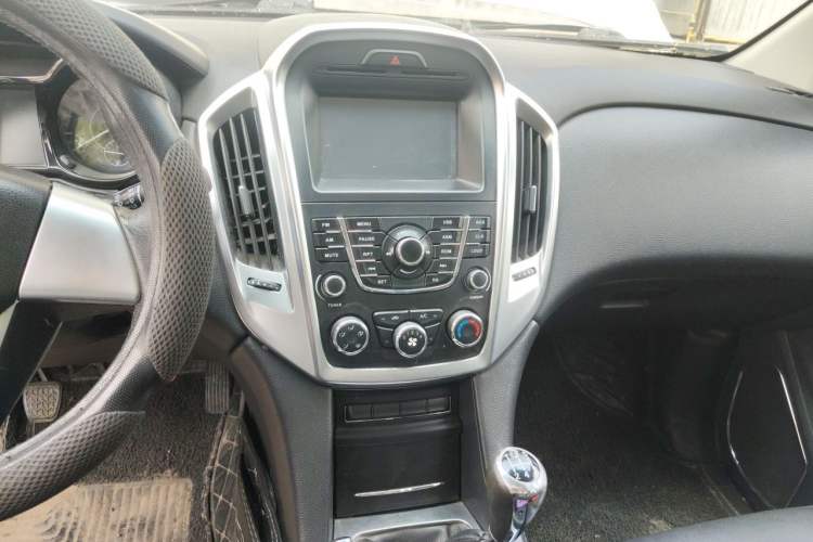 Used JMC Yuhu 7 2016 2.4T Four-Wheel Drive Luxury Edition JX4D24 Audio And AC Panel