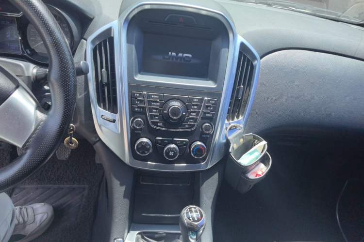 Used JMC Yuhu 7 2016 2.4T Four-Wheel Drive Luxury Edition JX4D24 Audio And AC Panel