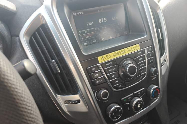 Used JMC Yuhu 7 2016 2.4T Four-Wheel Drive Ultra-Luxury Edition JX4D24 Audio And AC Panel