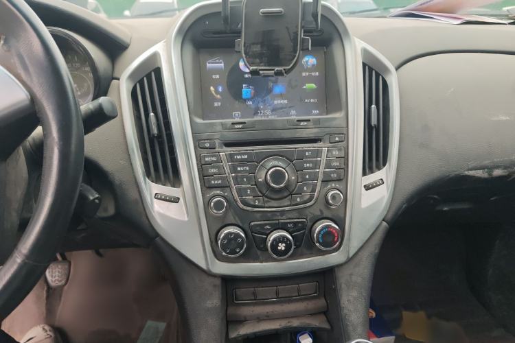 Used JMC Yuhu 7 2016 2.4T Two-Wheel Drive Luxury Edition JX4D24 Audio And AC Panel