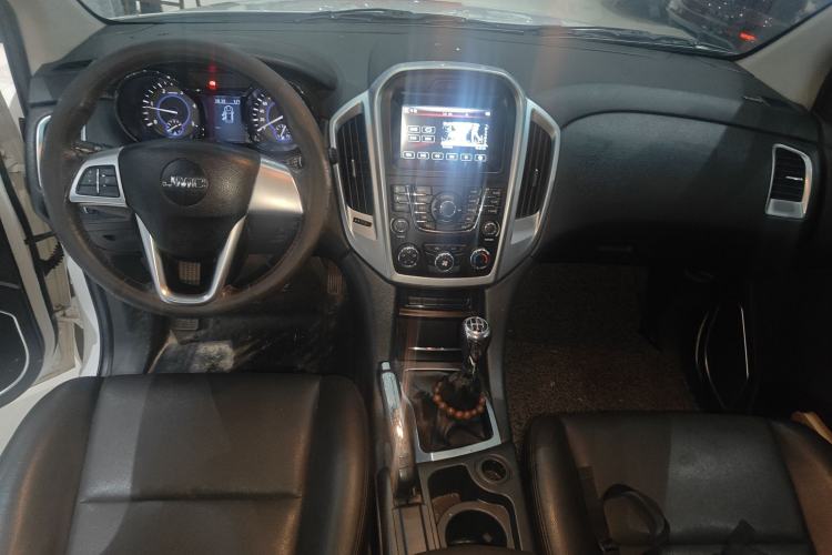 Used JMC Yuhu 7 2016 2.4T Two-Wheel Drive Luxury Edition JX4D24 Center Console