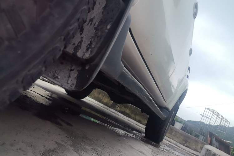 Used JMC Yuhu 7 2016 2.4L Four-Wheel Drive Luxury Version 4G69 Chassis Front Left