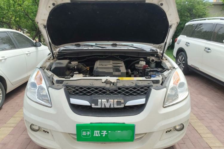 Used JMC Yuhu 7 2016 2.4T Four-Wheel Drive Luxury Edition JX4D24 Engine Bay