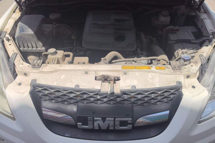 Used JMC Yuhu 7 2016 2.4T Four-Wheel Drive Luxury Edition JX4D24 Engine Bay