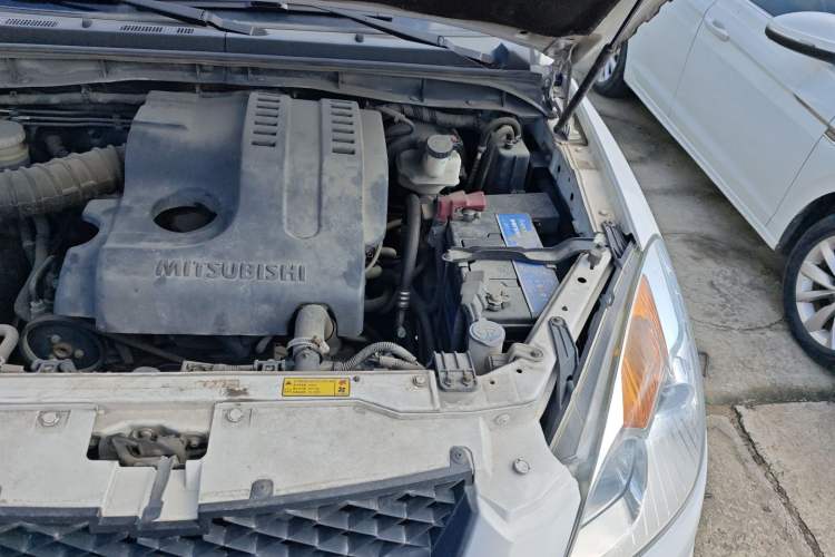 Used JMC Yuhu 7 2016 2.4L Two-Wheel Drive Luxury Version 4G69 Engine Bay Left