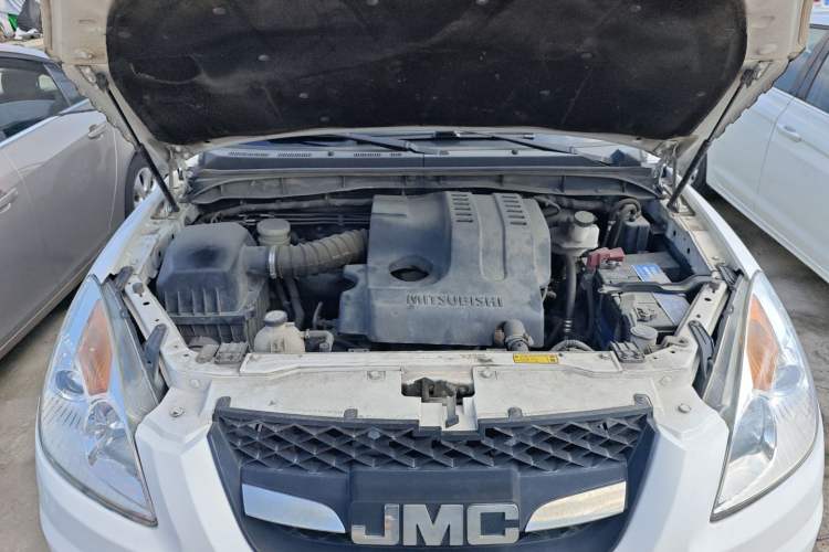 Used JMC Yuhu 7 2016 2.4L Two-Wheel Drive Luxury Version 4G69 Engine Bay