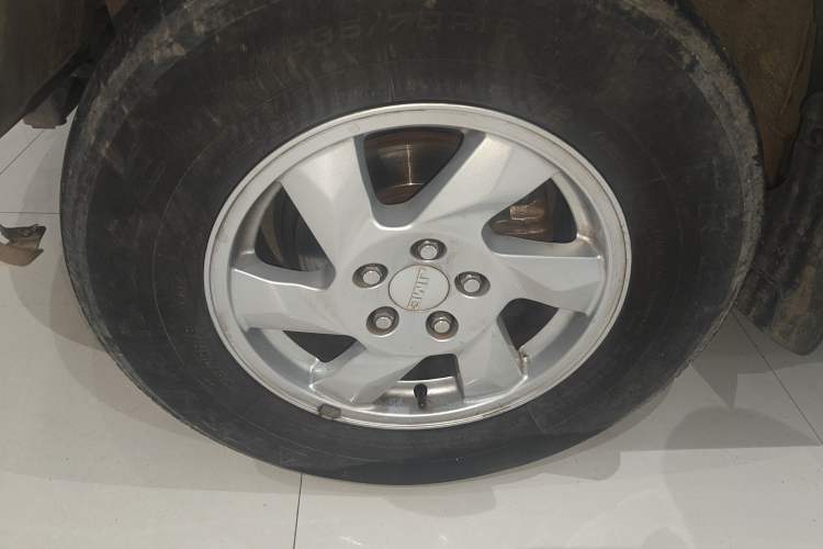 Used JMC Yuhu 7 2016 2.4T Two-Wheel Drive Luxury Edition JX4D24 Exterior 4