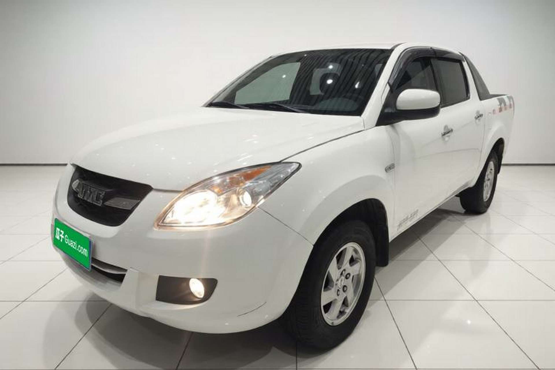 Used JMC Yuhu 7 2016 2.4T Two-Wheel Drive Luxury Edition JX4D24 Front Left 45 Deg