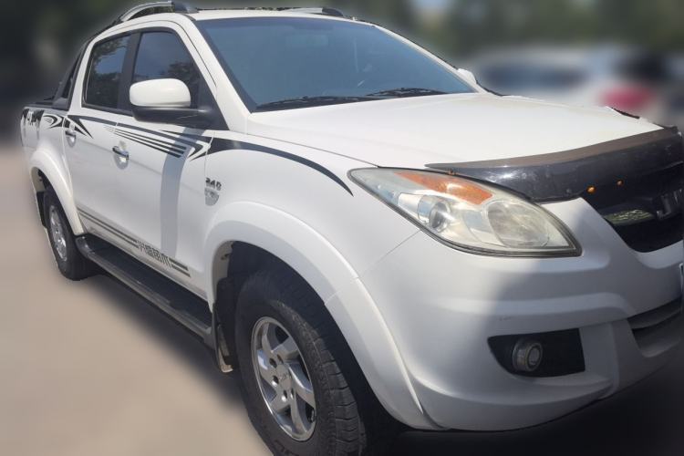 Used JMC Yuhu 7 2016 2.4T Four-Wheel Drive Luxury Edition JX4D24 Front Right 45 Deg