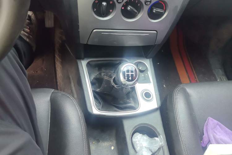 Used JMC Yuhu 7 2016 2.4L Four-Wheel Drive Luxury Version 4G69 Gear Lever