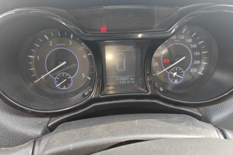 Used JMC Yuhu 7 2016 2.4T Four-Wheel Drive Ultra-Luxury Edition JX4D24 Instrument Cluster