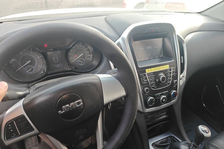 Used JMC Yuhu 7 2016 2.4T Four-Wheel Drive Ultra-Luxury Edition JX4D24 Interior 2