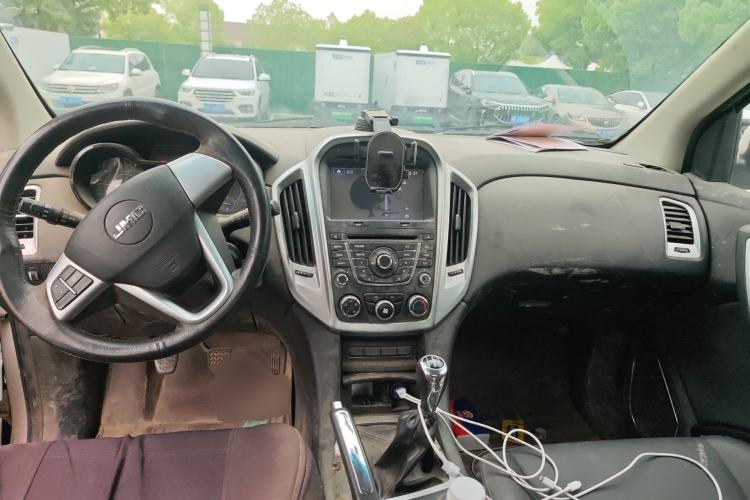 Used JMC Yuhu 7 2016 2.4T Two-Wheel Drive Luxury Edition JX4D24 Interior 2