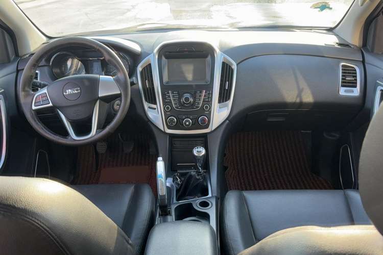 Used JMC Yuhu 7 2016 2.4T Four-Wheel Drive Luxury Edition JX4D24 Interior 3
