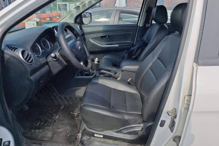Used JMC Yuhu 7 2016 2.4L Two-Wheel Drive Luxury Version 4G69 Left Front Seat