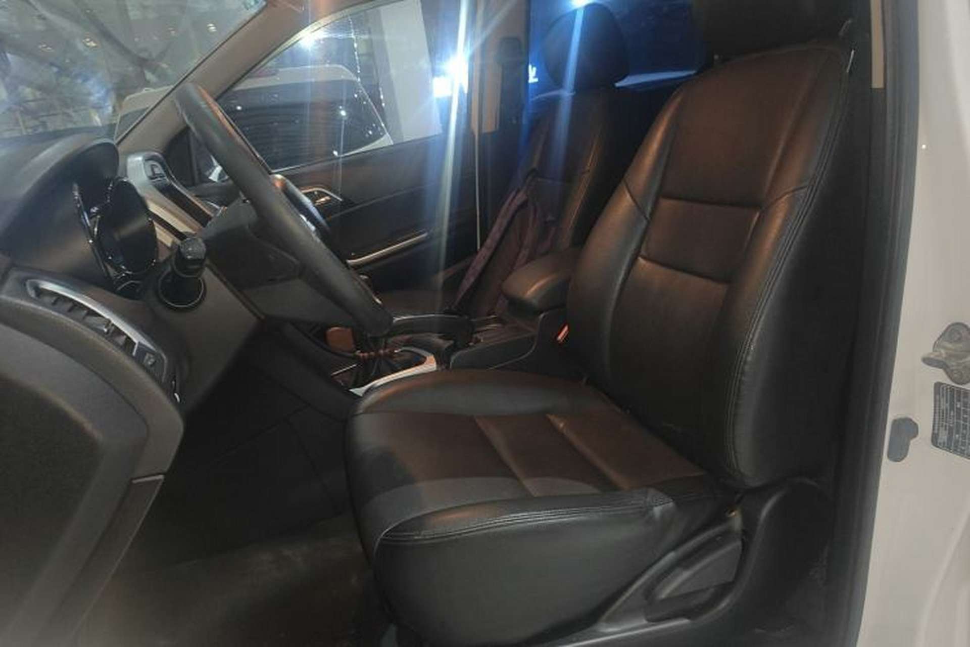 Used JMC Yuhu 7 2016 2.4T Two-Wheel Drive Luxury Edition JX4D24 Left Front Seat