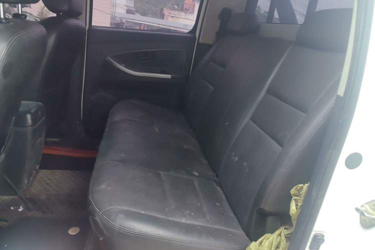 Used JMC Yuhu 7 2016 2.4L Four-Wheel Drive Luxury Version 4G69 Left Rear Seat