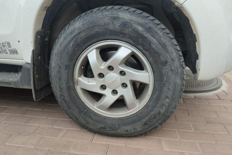 Used JMC Yuhu 7 2016 2.4T Four-Wheel Drive Luxury Edition JX4D24 Right Front Wheel Hub