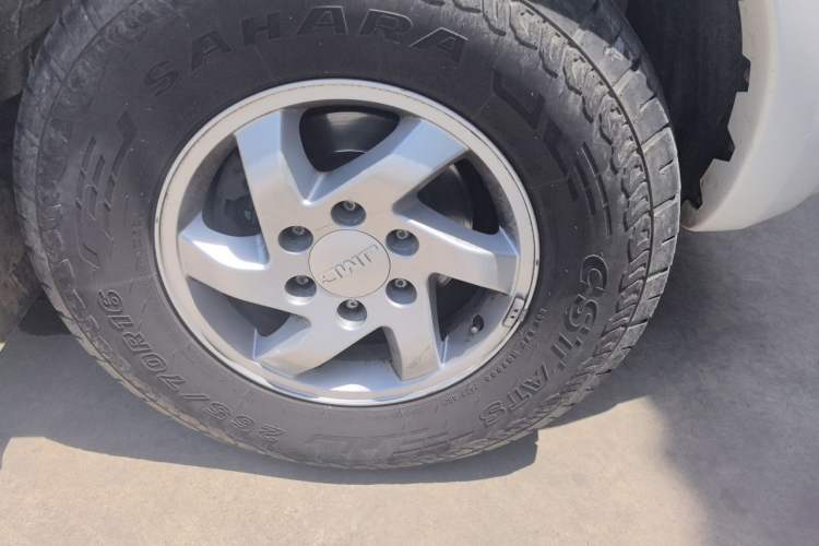 Used JMC Yuhu 7 2016 2.4T Four-Wheel Drive Luxury Edition JX4D24 Right Front Wheel Hub