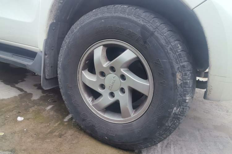 Used JMC Yuhu 7 2016 2.4L Four-Wheel Drive Luxury Version 4G69 Right Front Wheel Hub