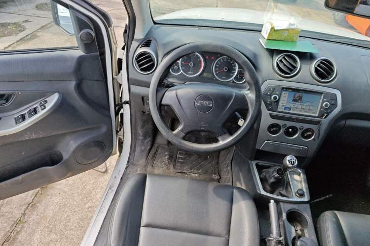 Used JMC Yuhu 7 2016 2.4L Two-Wheel Drive Luxury Version 4G69 Steering Wheel