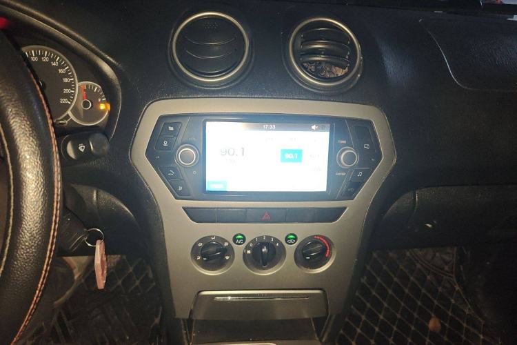 Used JMC Yuhu 7 2016 2.4L Four-Wheel Drive Luxury Version 4G69 Audio And AC Panel