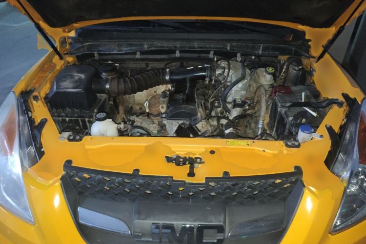 Used JMC Yuhu 7 2016 2.4L Four-Wheel Drive Luxury Version 4G69 Engine Bay