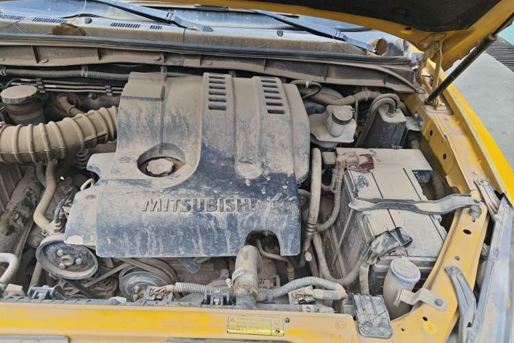 Used JMC Yuhu 7 2016 2.4L Four-Wheel Drive Luxury Version 4G69 Engine Bay Left