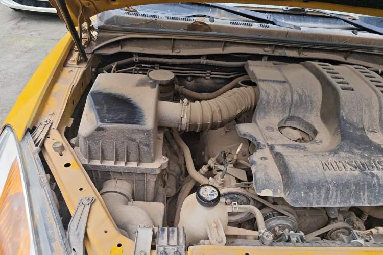 Used JMC Yuhu 7 2016 2.4L Four-Wheel Drive Luxury Version 4G69 Engine Bay Right