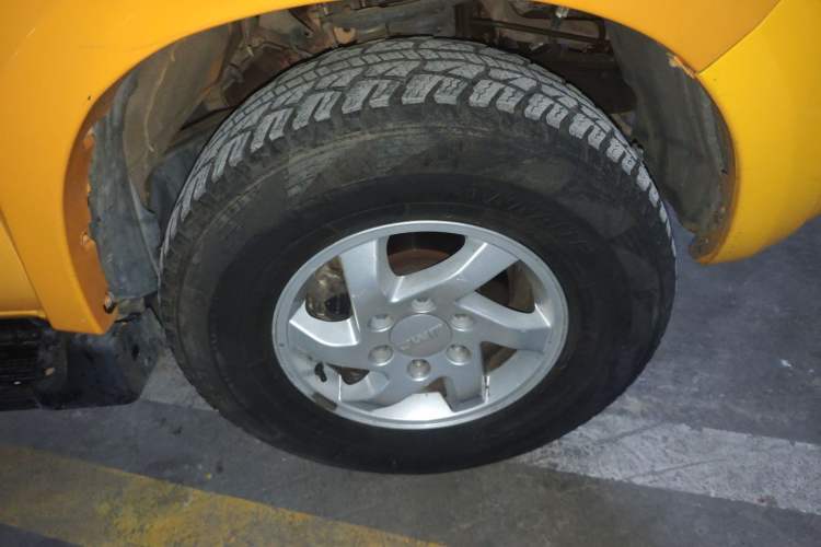 Used JMC Yuhu 7 2016 2.4L Four-Wheel Drive Luxury Version 4G69 Exterior 7