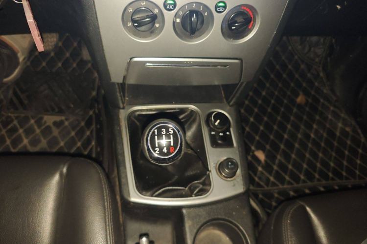 Used JMC Yuhu 7 2016 2.4L Four-Wheel Drive Luxury Version 4G69 Gear Lever