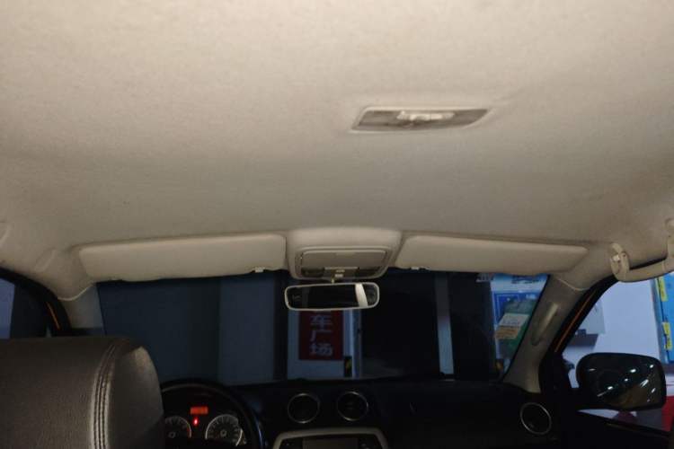 Used JMC Yuhu 7 2016 2.4L Four-Wheel Drive Luxury Version 4G69 Headliner