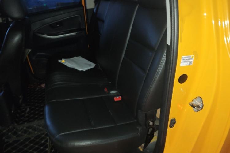 Used JMC Yuhu 7 2016 2.4L Four-Wheel Drive Luxury Version 4G69 Interior 4