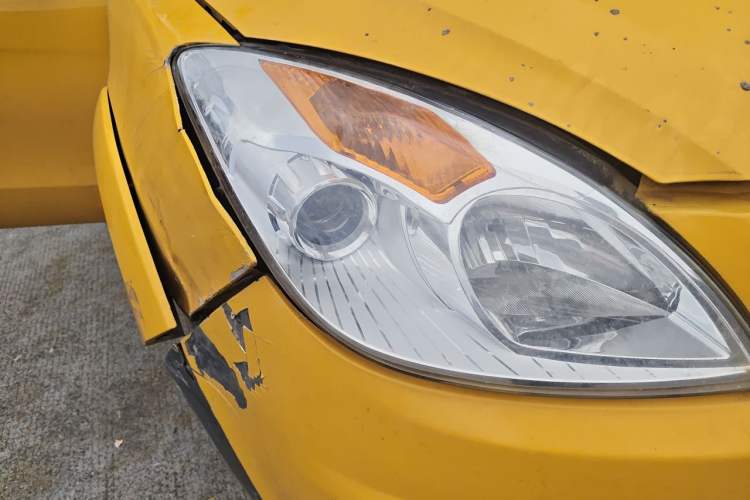 Used JMC Yuhu 7 2016 2.4L Four-Wheel Drive Luxury Version 4G69 Right Front Headlight