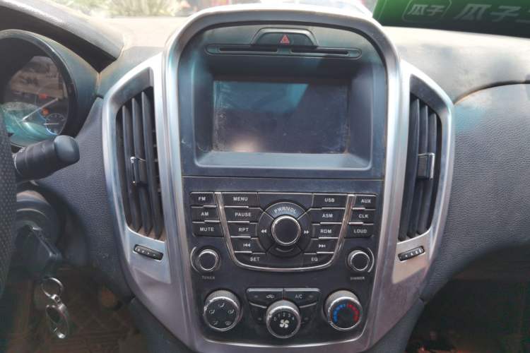 Used JMC Yuhu 7 2017 2.4T Classic Edition Diesel 4x4 Luxury Version JX4D24A5L Audio And AC Panel