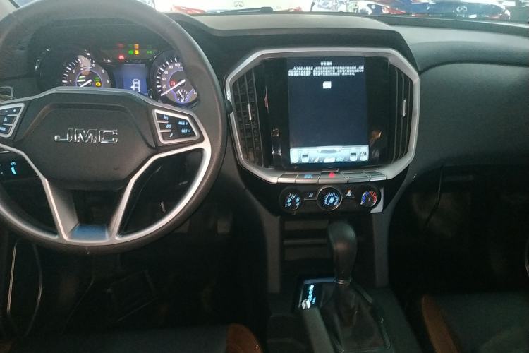 Used JMC Yuhu 7 2017 2.0T Gasoline Automatic 4x4 Luxury Edition JX4G20A5L Audio And AC Panel