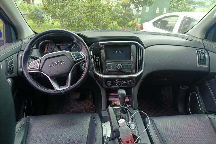 Used JMC Yuhu 7 2017 2.0T Gasoline Automatic 4x4 Ultra-Luxury Version JX4G20A5L Center Console