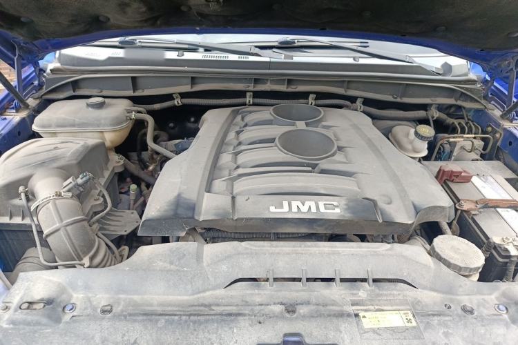 Used JMC Yuhu 7 2017 2.0T Gasoline Automatic 4x4 Ultra-Luxury Version JX4G20A5L Engine Bay
