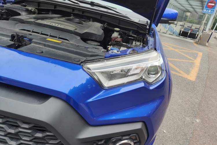 Used JMC Yuhu 7 2017 2.0T Gasoline Automatic 4x4 Luxury Edition JX4G20A5L Engine Bay Left