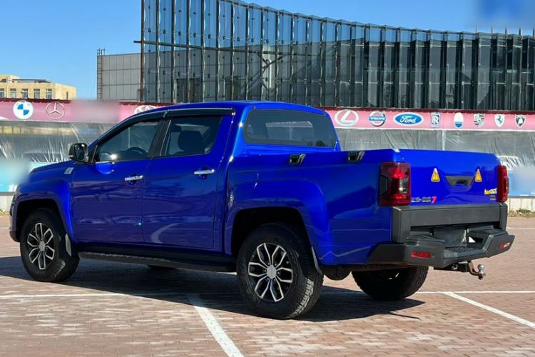 Used JMC Yuhu 7 2017 2.0T Gasoline Automatic 4x4 Luxury Edition JX4G20A5L Exterior 6