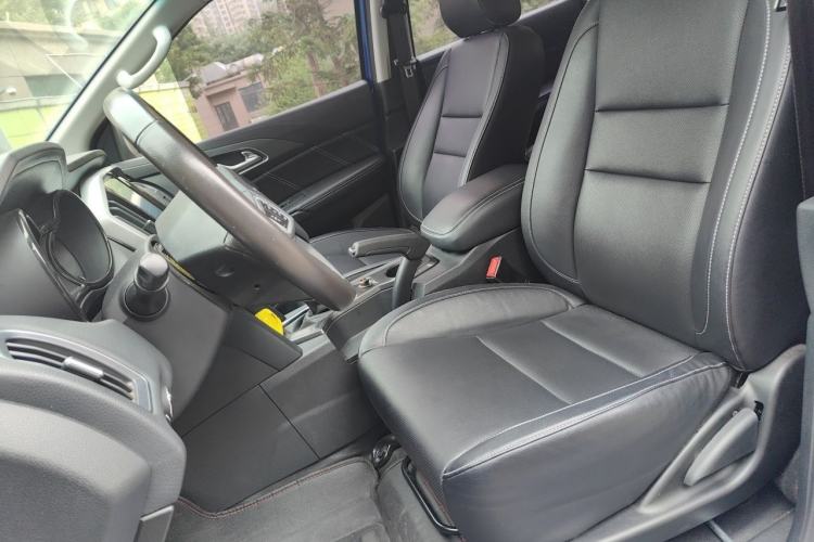 Used JMC Yuhu 7 2017 2.0T Gasoline Automatic 4x4 Luxury Edition JX4G20A5L Left Front Seat