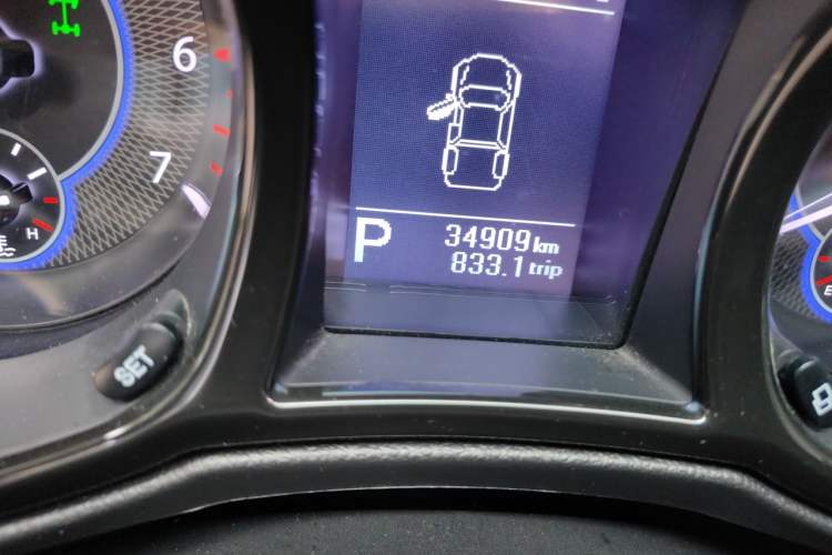 Used JMC Yuhu 7 2017 2.0T Gasoline Automatic 4x4 Luxury Edition JX4G20A5L Odometer Close Up