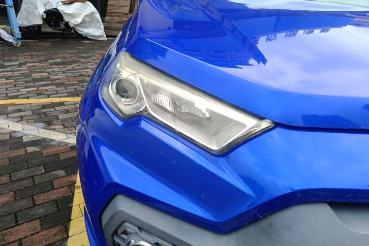 Used JMC Yuhu 7 2017 2.0T Gasoline Automatic 4x4 Ultra-Luxury Version JX4G20A5L Right Front Headlight
