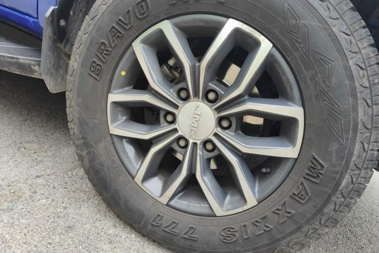 Used JMC Yuhu 7 2017 2.0T Gasoline Automatic 4x4 Luxury Edition JX4G20A5L Right Front Wheel Hub