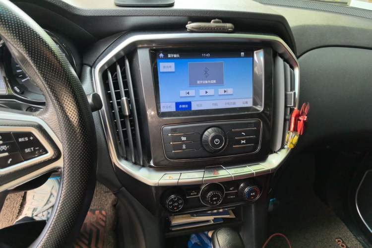 Used JMC Yuhu 7 2017 2.0T Gasoline Automatic 4x4 Ultra-Luxury Version JX4G20A5L Audio And AC Panel