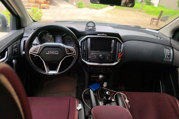 Used JMC Yuhu 7 2017 2.0T Gasoline Automatic 4x4 Ultra-Luxury Version JX4G20A5L Center Console