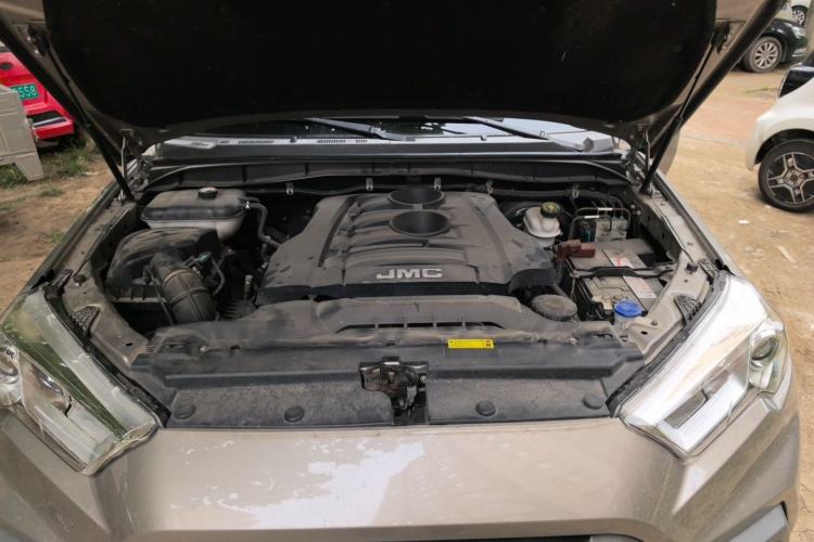 Used JMC Yuhu 7 2017 2.0T Gasoline Automatic 4x4 Ultra-Luxury Version JX4G20A5L Engine Bay