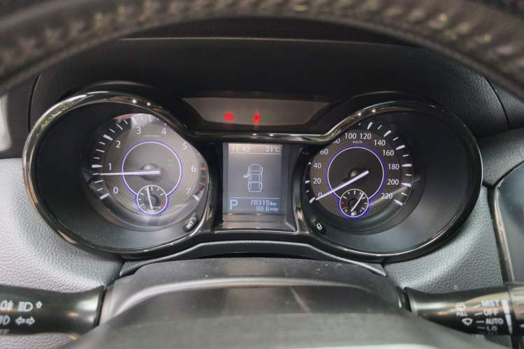 Used JMC Yuhu 7 2017 2.0T Gasoline Automatic 4x4 Ultra-Luxury Version JX4G20A5L Instrument Cluster